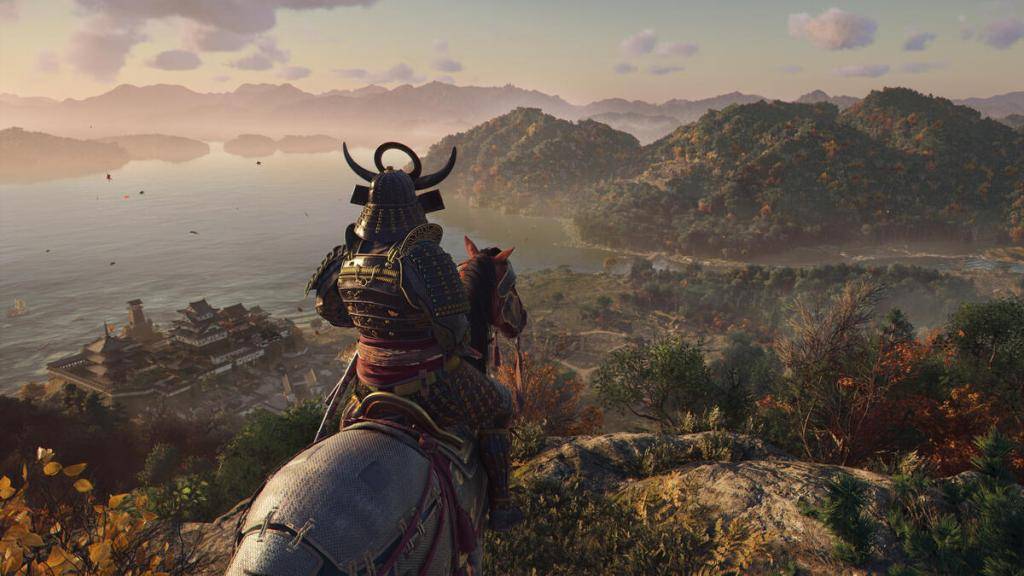 Yasuke bekijkt een kustvista in zijn berg, beeld van Ubisoft Press Center